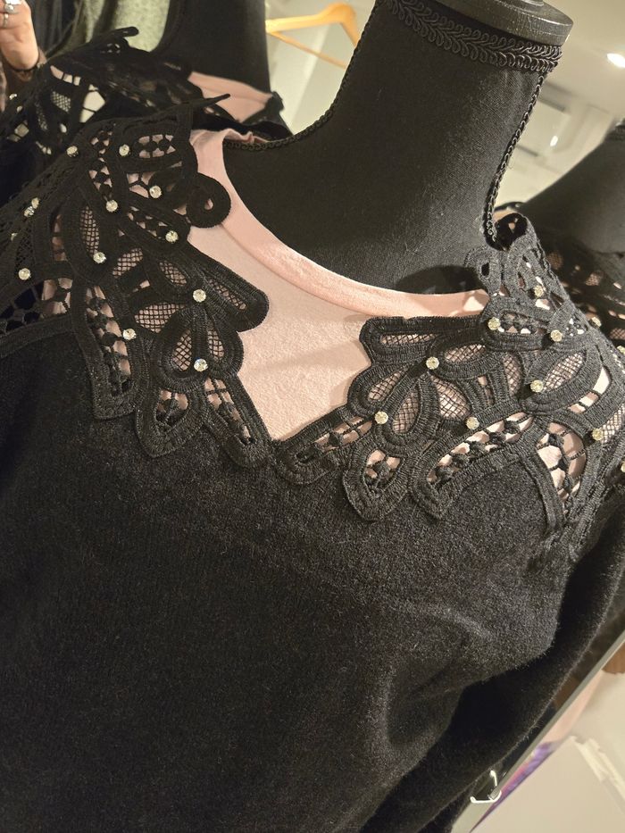 Pull noir avec découpe à strass T. S/M>42/44 Love Look neuf - photo numéro 6