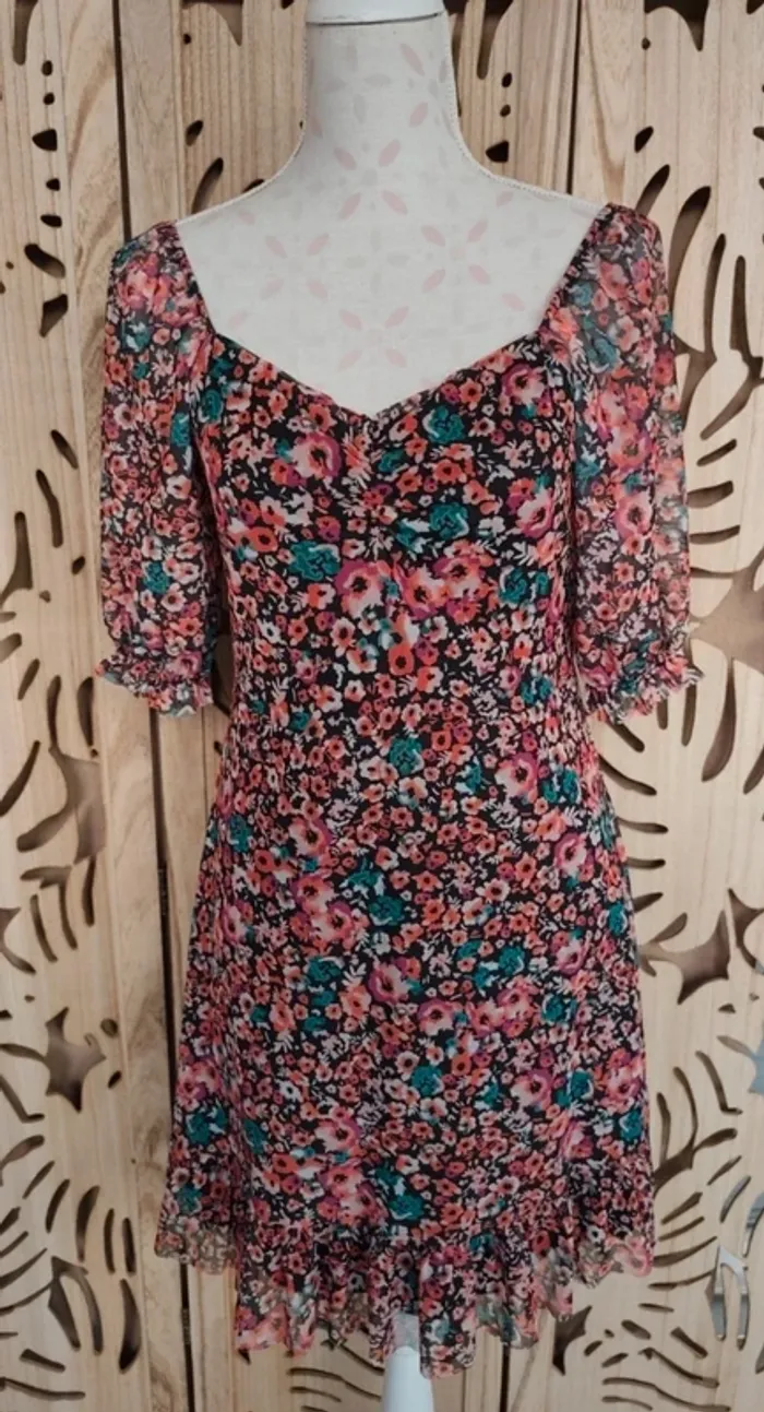 Robe imprimée fleurie manches bouffantes Taille L Trendyol