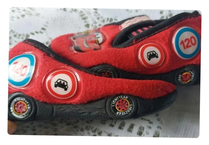 Chaussons Cars, en bon état, taille 20 - photo numéro 2
