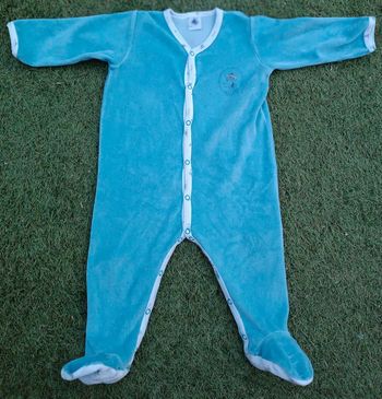 Beau petit pyjama bleu