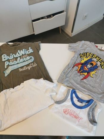 Lot tee shirt manches courtes + 1 débardeur