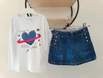 4 ans ensemble Teeshirt Gémo et jupe tape a l oeil