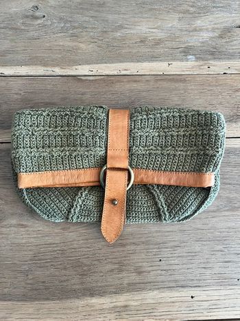 Pochette en tricot kaki Rabens Saloner