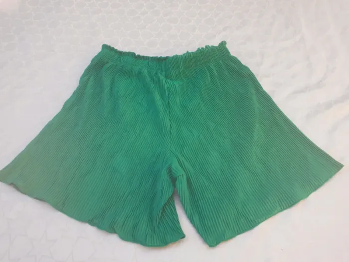 short fluide coupe large maille plissée T38/40