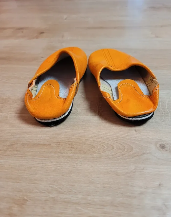 Chaussons en cuir neufs taille 24-25 - photo numéro 2