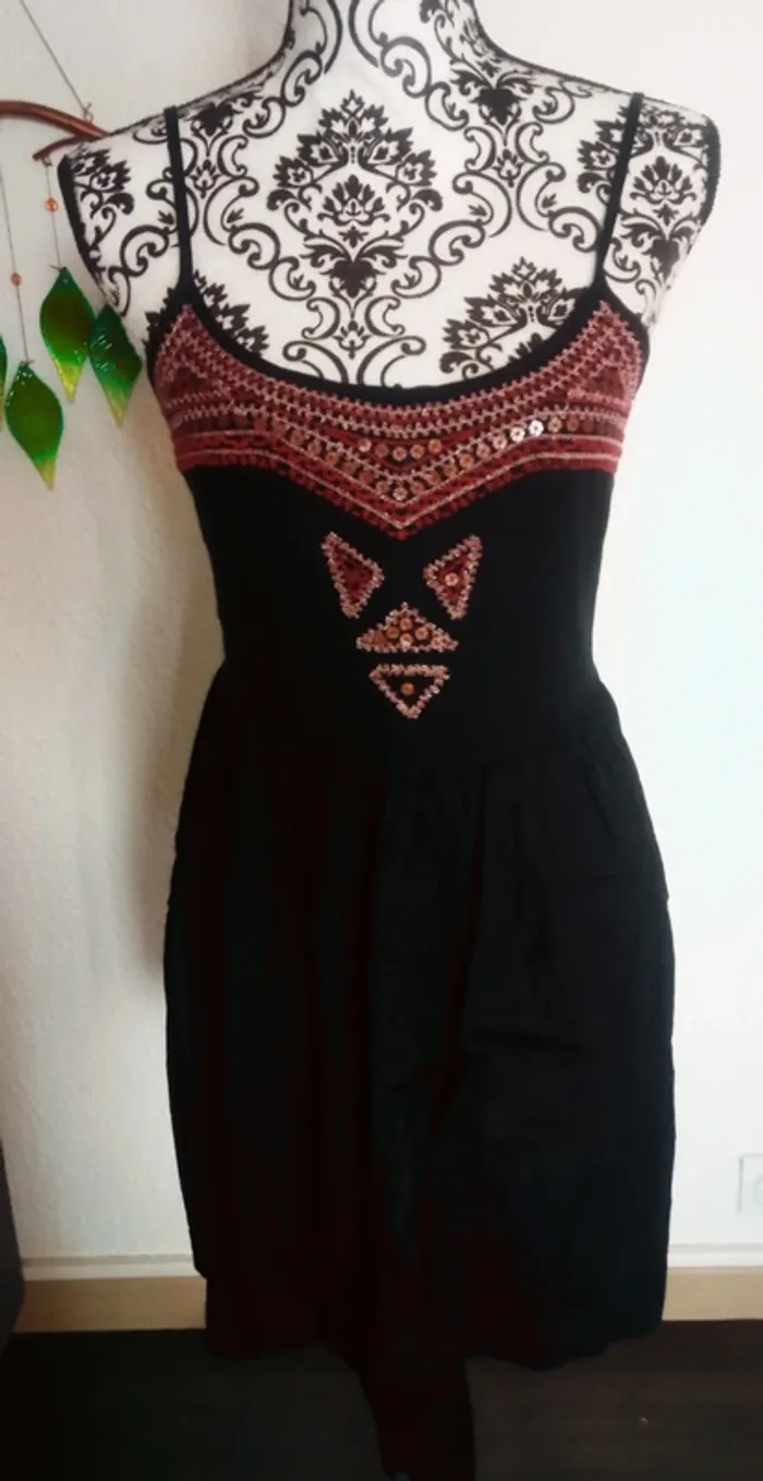Robe d'été noir/bordeaux