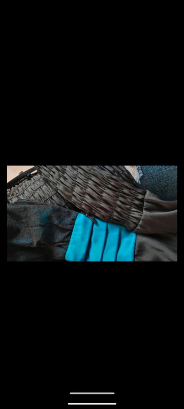Jolie robe noire à bretelles et bleu avec une S - photo numéro 6