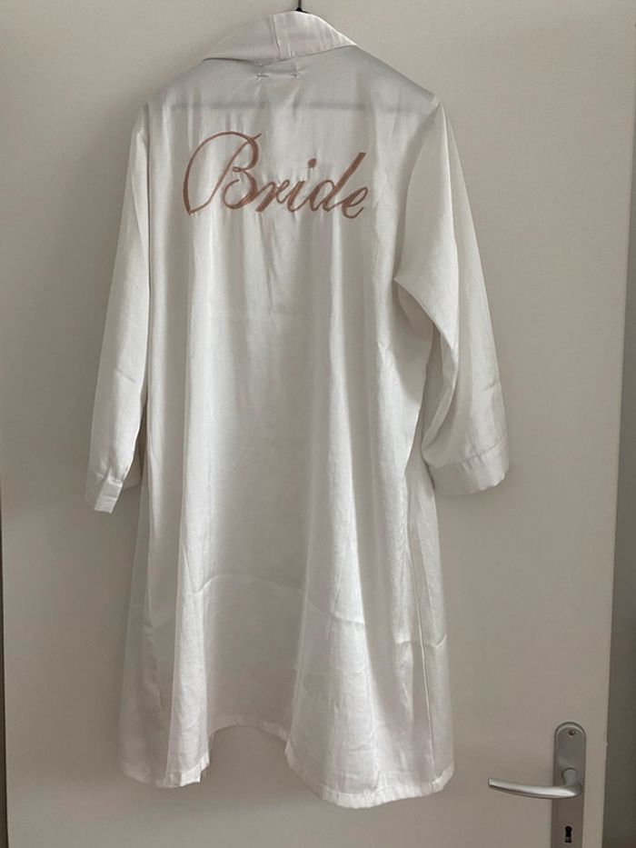 Peignoir satiné bride