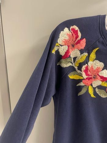 Pull brodé bleu