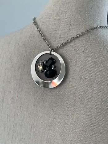 Collier court fantaisie