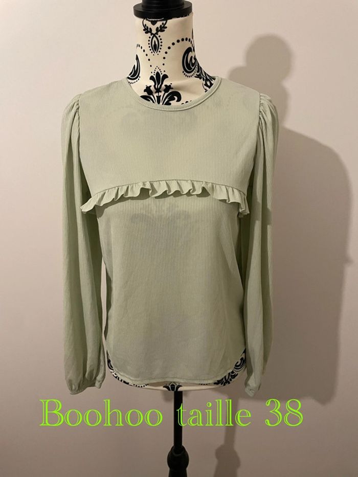 Blouse t-shirt à manches longues vert d'eau volant devant épaule