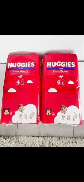 Couche Huggies taille 4