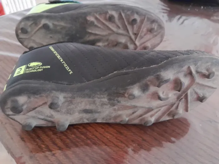 Chaussure de foot 33 - photo numéro 4