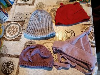 Lot 3 bonnets