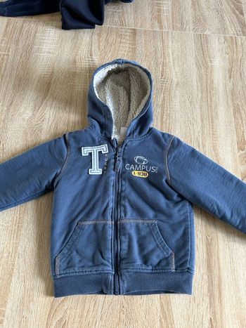 Pull zips à capuche
