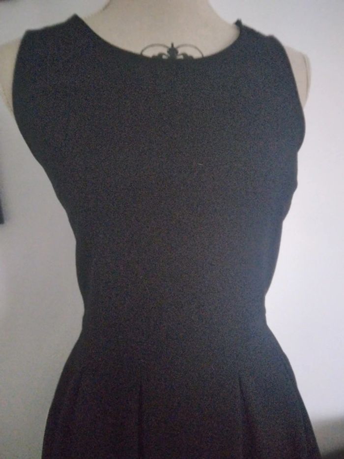 🍁A 4€ uniquement ce week-end 🍁 🌸Robe noir avec dentelle dans le dos🌸 - photo numéro 2