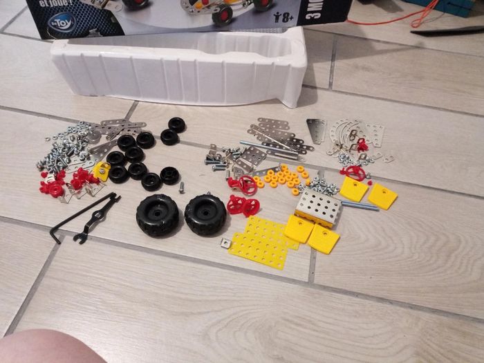 Boîte de jeu de construction type ' Meccano" - photo numéro 2