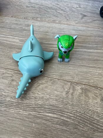 Pat patrouille des mers figurine Rocky et requin marteau 
