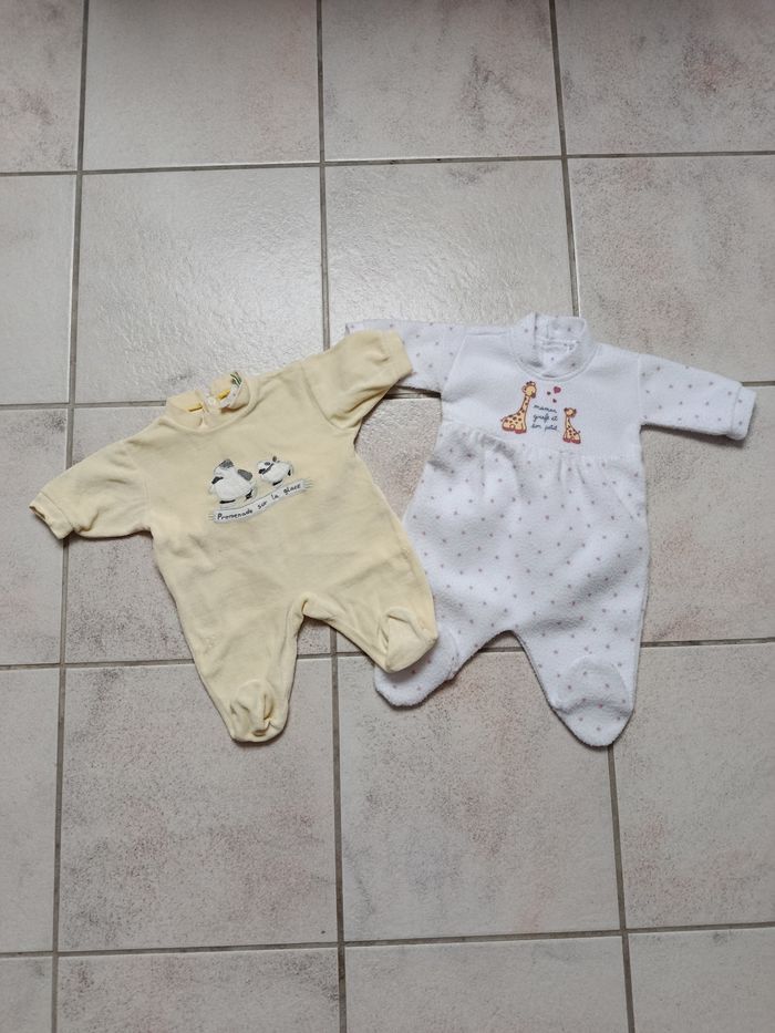 2 Pyjamas