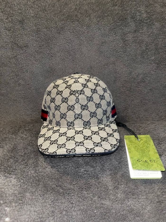 Casquettes grise de marque - photo numéro 2