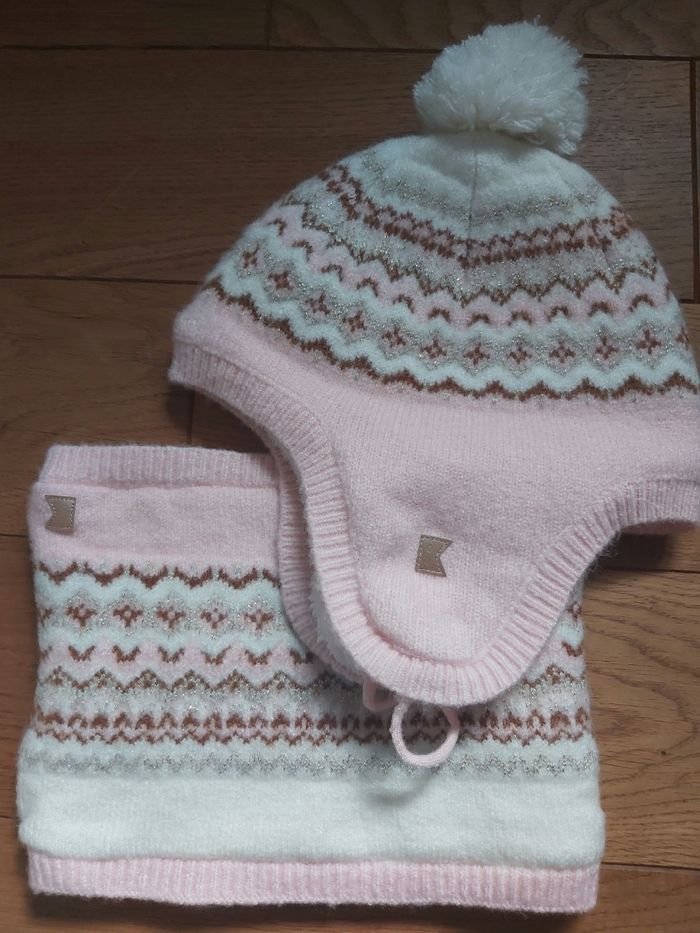 Ensemble bonnet et tour de cou