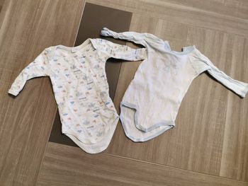 Lot de 2 bodys en 6 mois