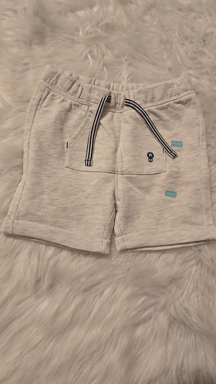 NEUFS (non portés) 🤩😍💙ensemble teeshirt mc et short 4 ans garçon 💙😍🤩 - photo numéro 5