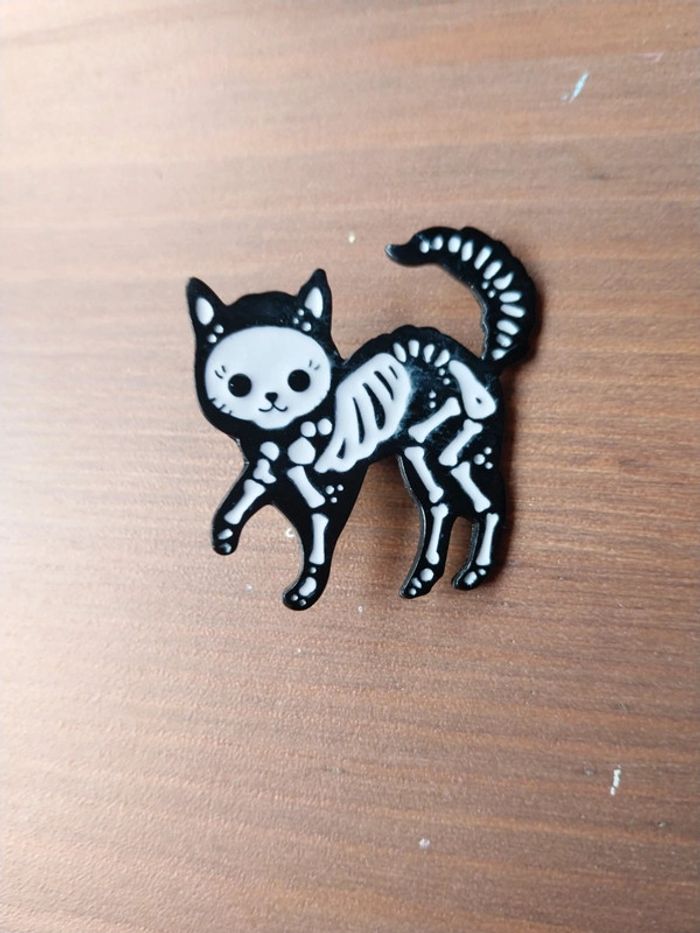 Pins chat squelette , comique, drole