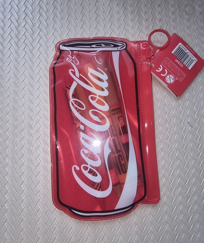 Trousse coca-cola avec 4 stylos