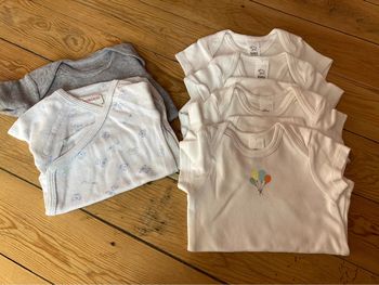 Lot de 6 bodies niches courtes taille 68