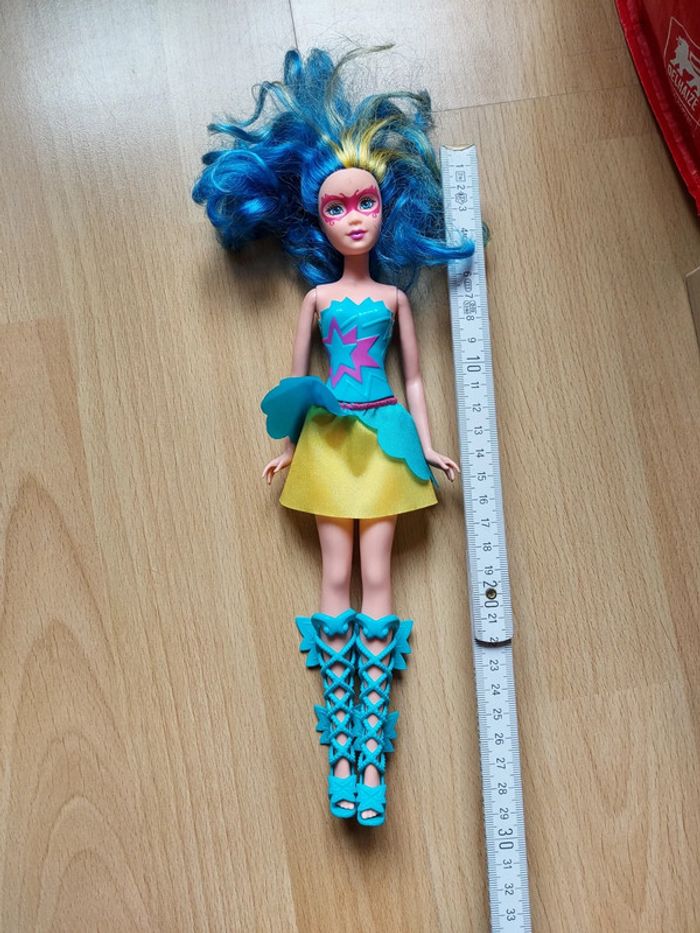 Poupée (je crois Monster High) - photo numéro 3