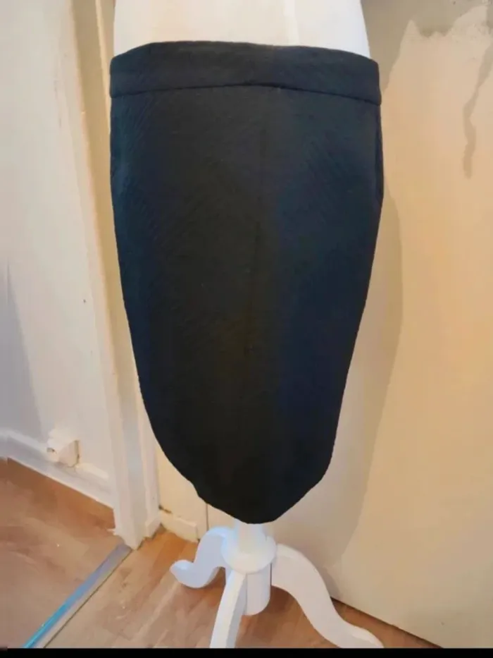 Mini jupe droite texturée noire taille 40 - photo numéro 2