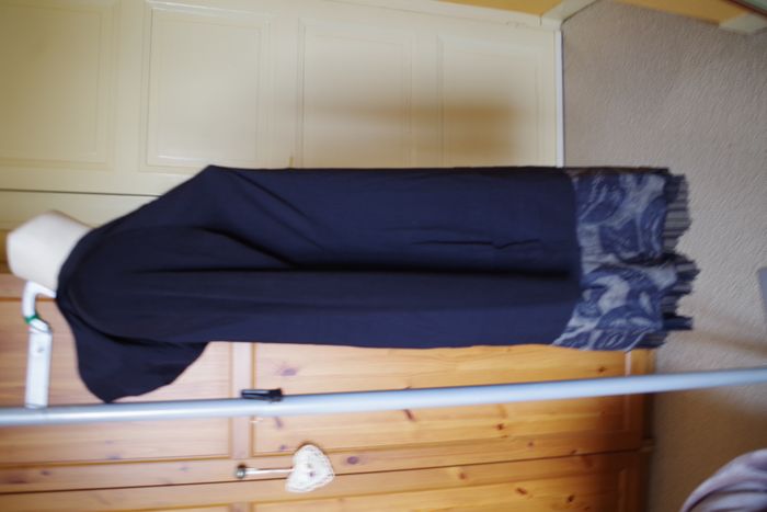 Robe Noir et taupe Un . C Tout  - T. 40 - photo numéro 6