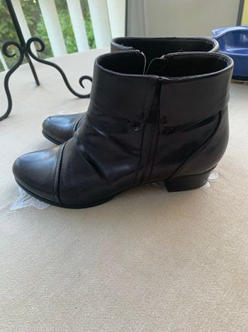 Bottines neuves  marron très foncé T38 ,