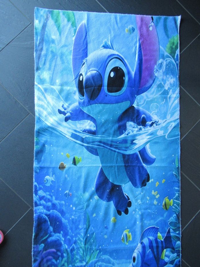Serviette de plage Stitch neuve (drap de bain) - photo numéro 2