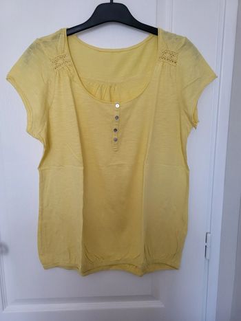 T-shirt jaune pâle camaieu