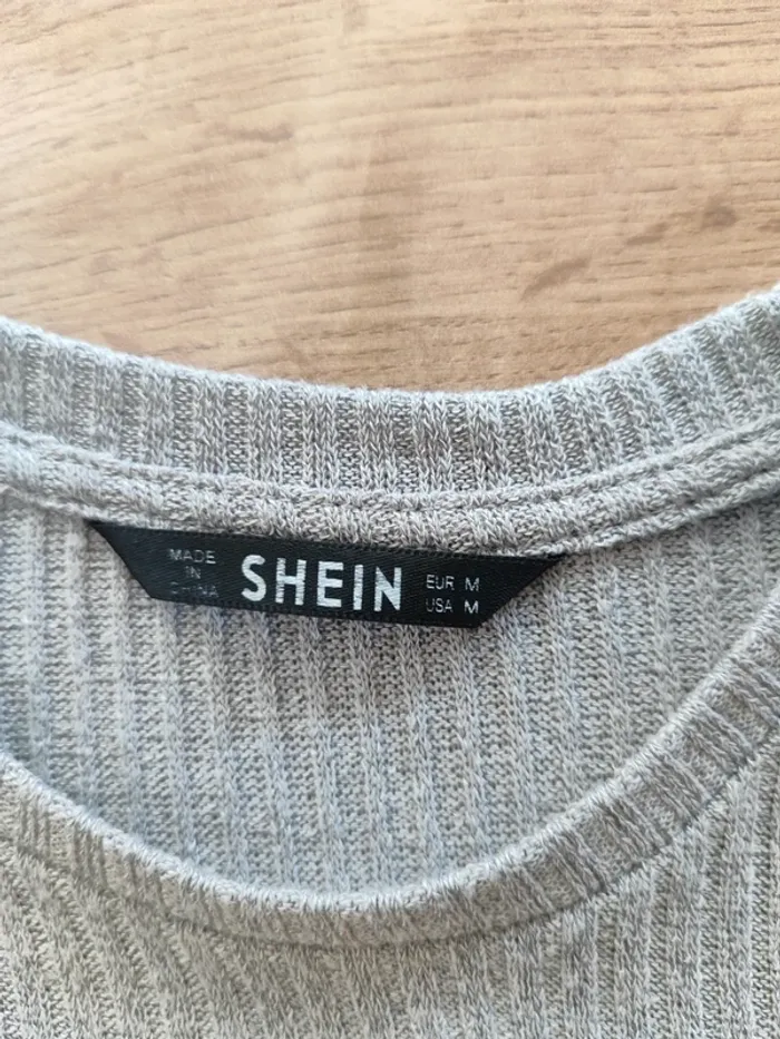 Top Court Shein Gris Taille S - Tendance et confortable ! Prix mini ! - photo numéro 5