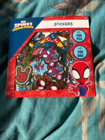 Lot de 200 gommettes / stickers spidey neuf