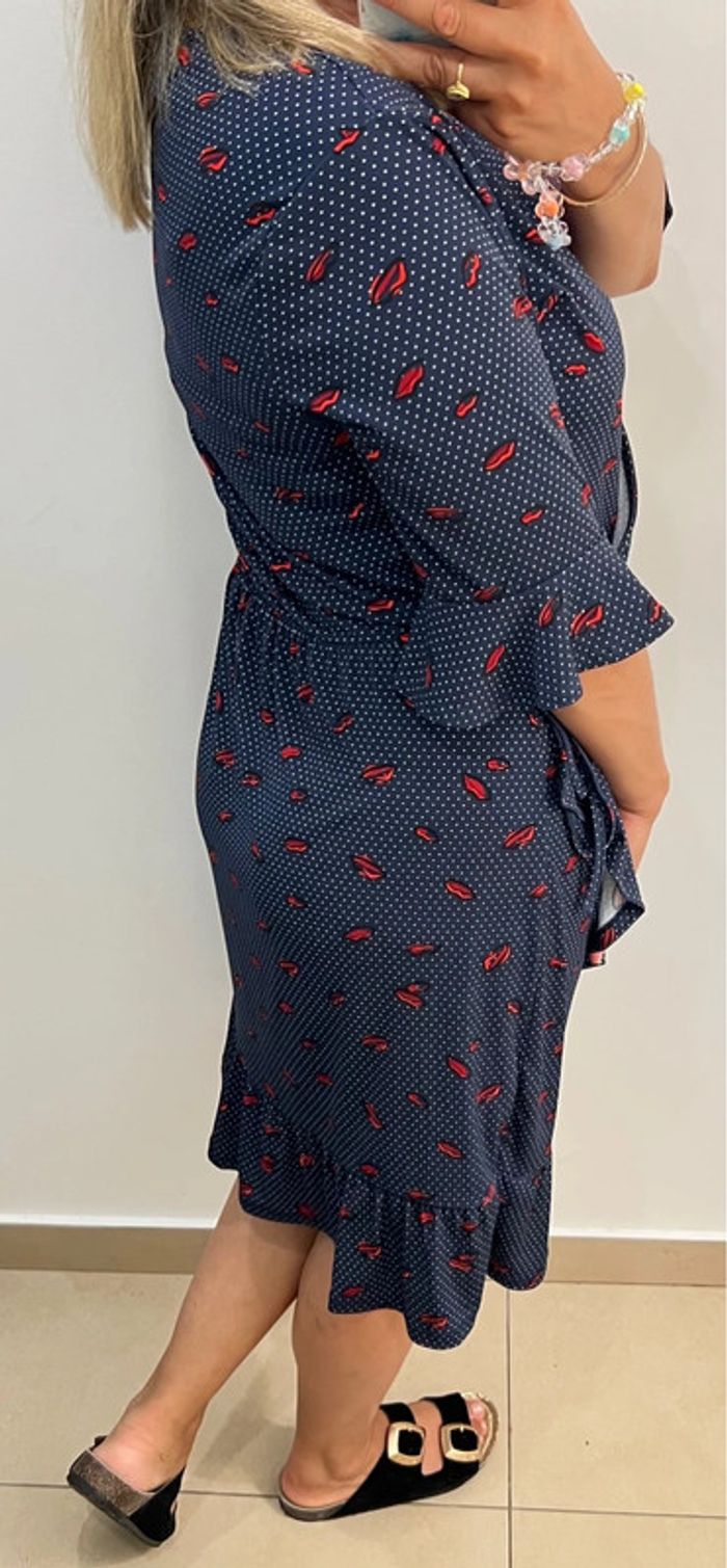 💋 Robe portefeuille bleue à imprimé lèvres Taille 42 Warehouse - photo numéro 5