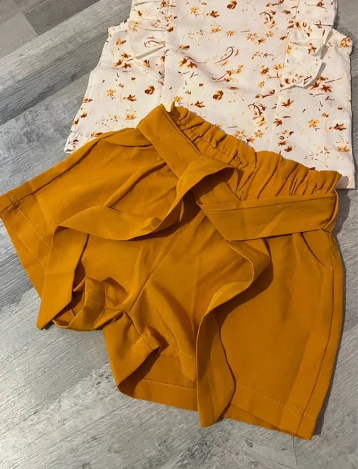 Ensemble Tee shirt+short moutarde 🌼 - photo numéro 3