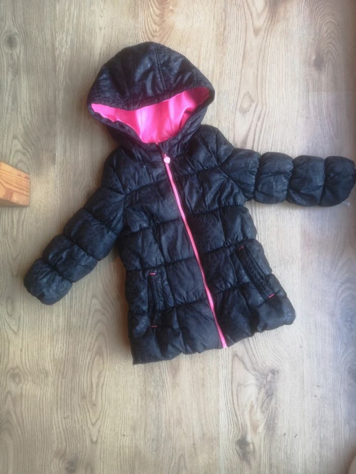 Manteau noir et rose motifs léopard