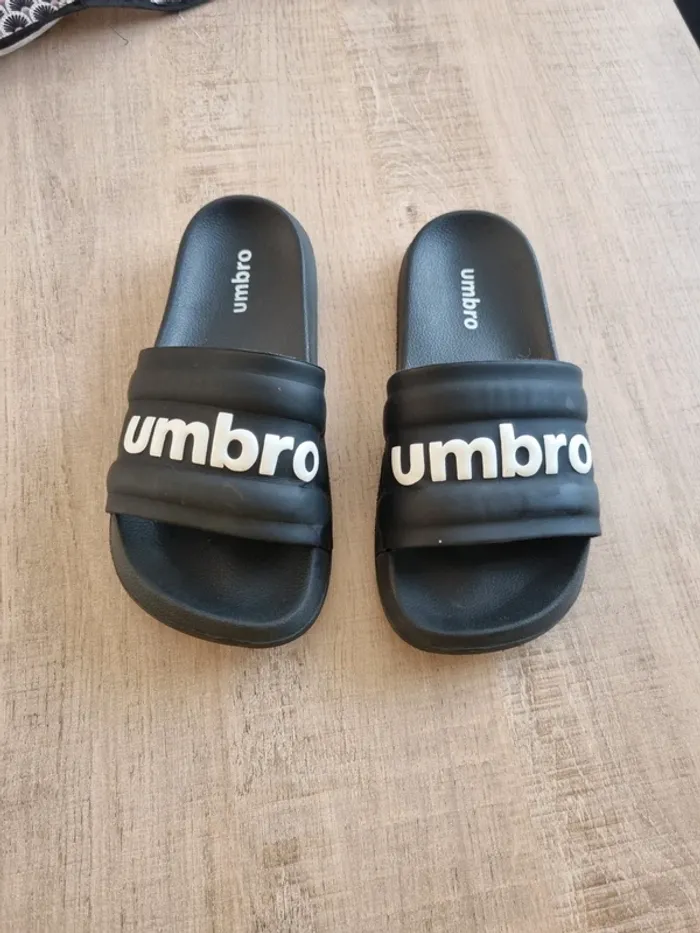 Claquettes Umbro P.32