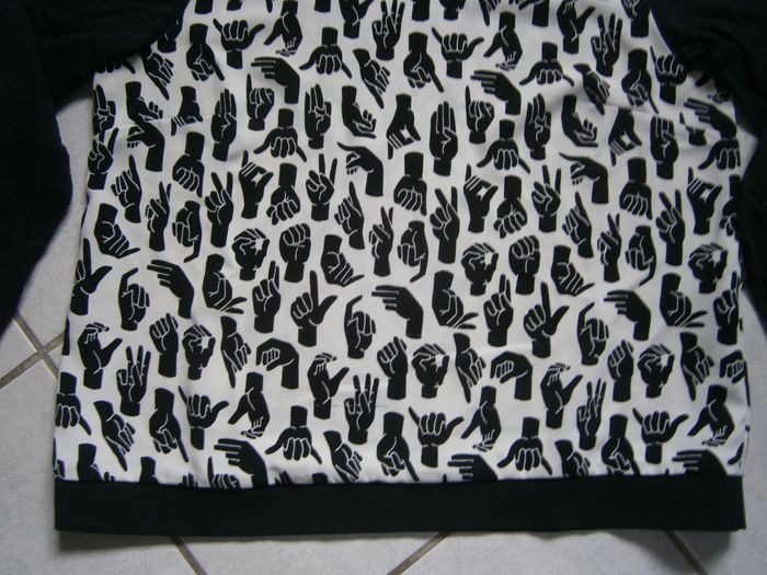 Blouse ML noir motifs "mains" COP COPINE Taille 42 - photo numéro 4