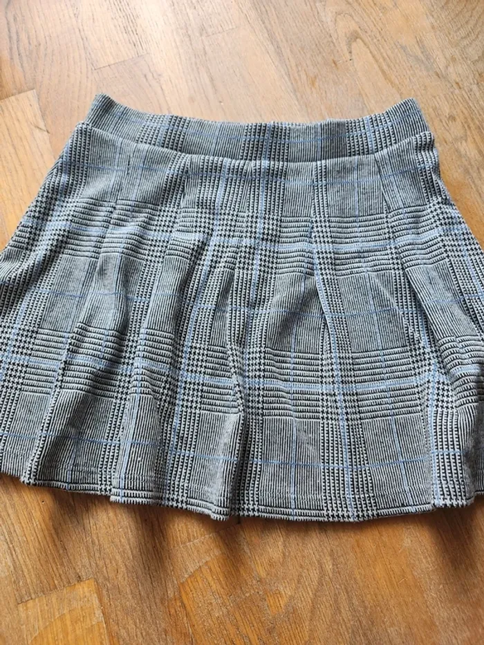 Jupe grise - photo numéro 2