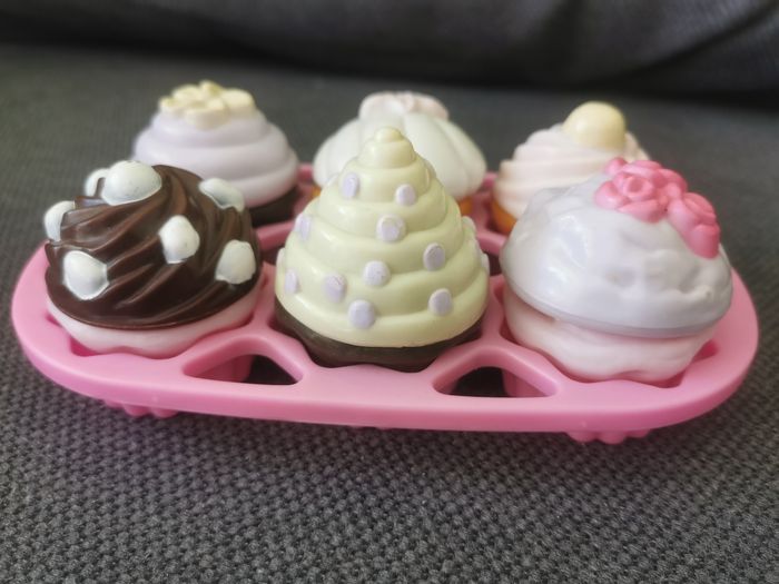 Cupcakes dans le plateau de dînette - photo numéro 2