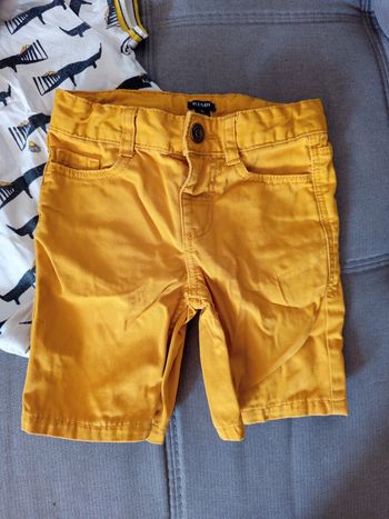 Short jean moutarde 3 ans