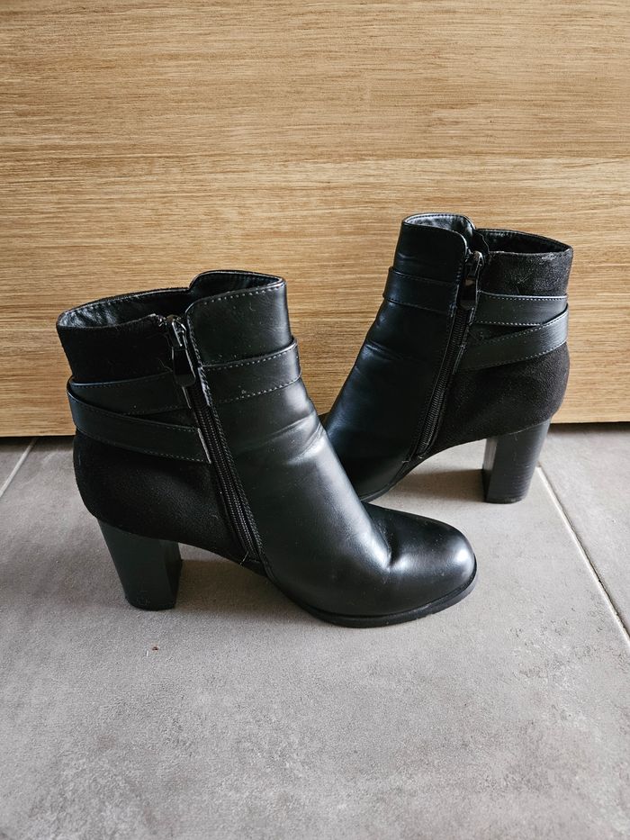 Paire de bottines noires a talon - Taille 40 - Très bon etat - photo numéro 2