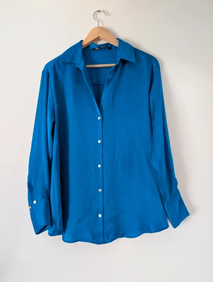 Chemise Zara satiné bleu électrique uni moderne minimaliste  taille 38 - photo numéro 6