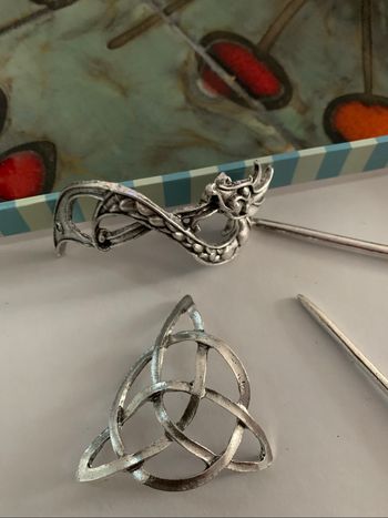 2 épingles à cheveux dragon et symbole viking