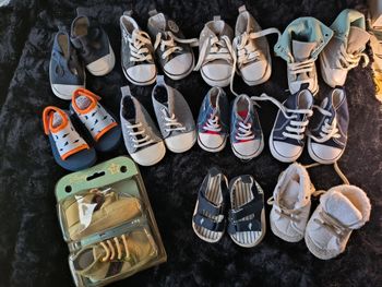 Lot de chaussures bébé